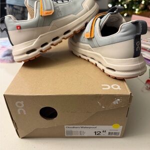 On Running Kids Cloudhero Sneakers - Light Gray and Orange sz 12c new in box